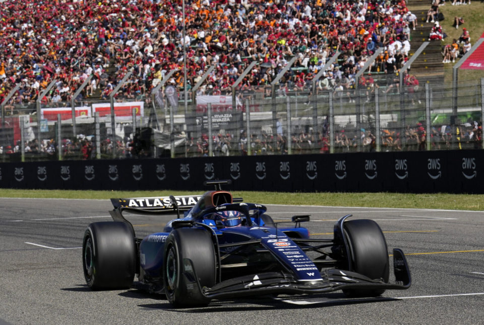 红牛二队碾压雷诺车队,维斯塔潘高光表现 红牛二队碾压雷诺车队,维斯塔潘高光表现