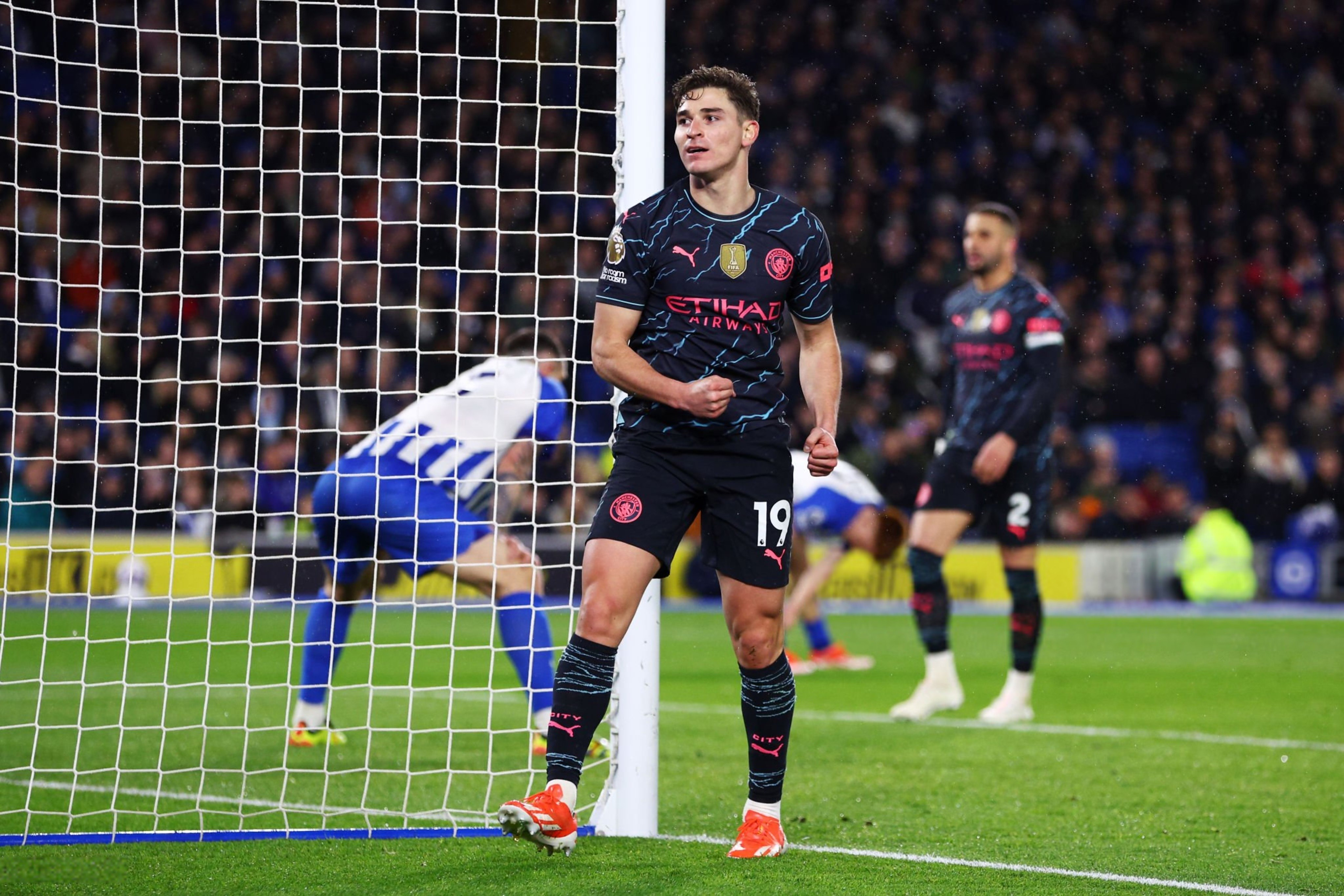 曼城前锋施里威尔梅开二度,助球队客场逼平赫尔城 曼城前锋施里威尔梅开二度,助球队客场逼平赫尔城