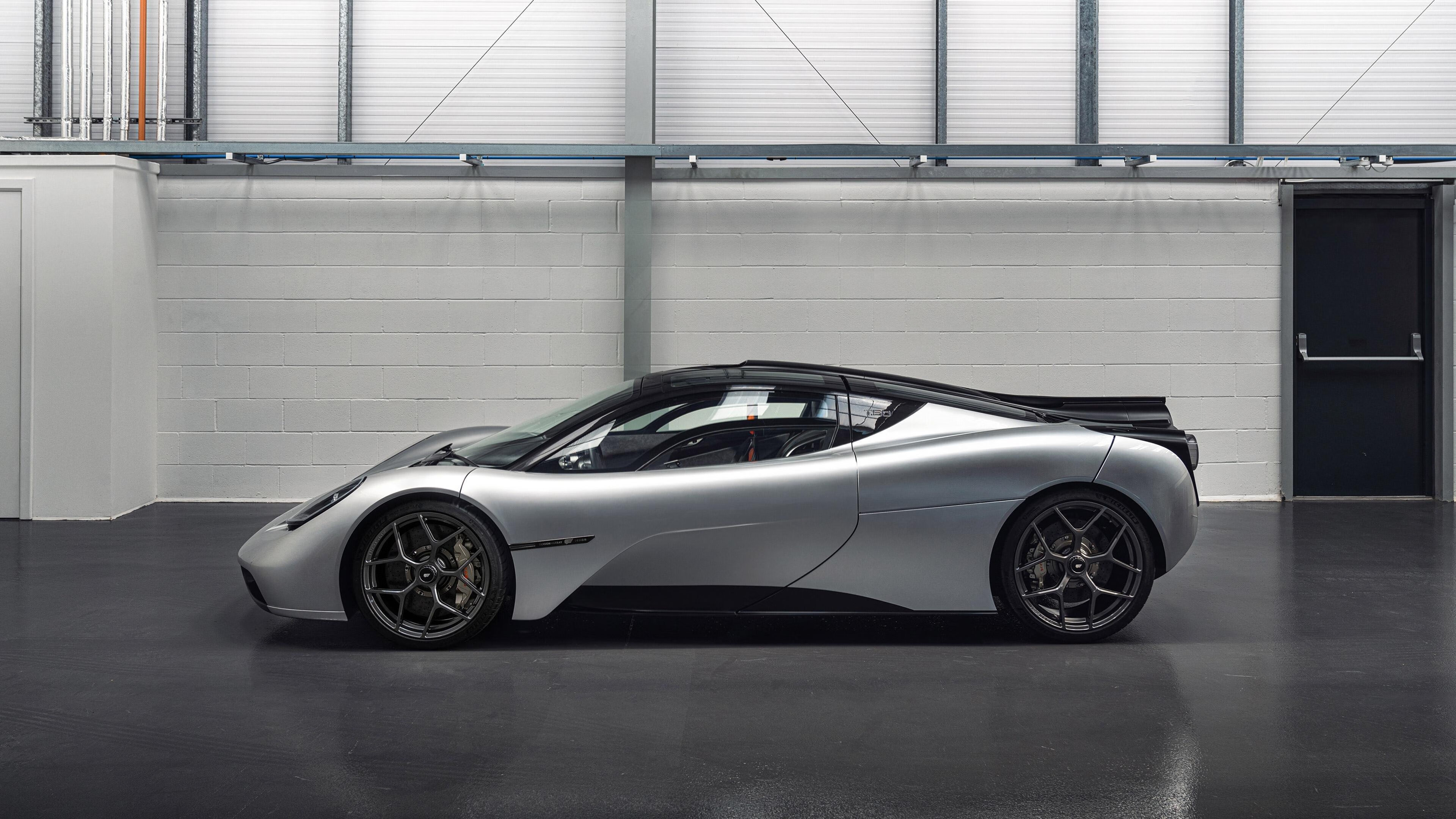 迪巴拉魔术师降临诺坎普，巴萨闪电战击穿佛罗伦萨